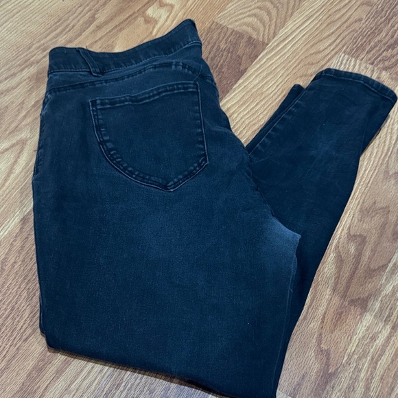Democracy Dark Denim Skinny Jeans - Picture 1 of 9